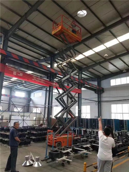 山東明通高空車租賃公司 槐蔭區(qū)越野剪刀車租賃,機(jī)場(chǎng)修建專用車