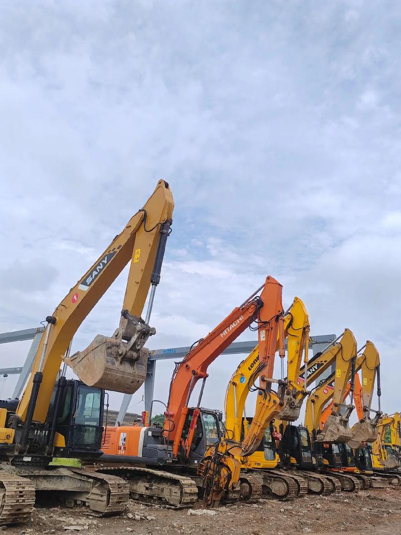 專業(yè)從事:工程機(jī)械 ,工程基礎(chǔ)維護(hù),打樁機(jī),挖掘機(jī)租賃,二手挖機(jī)